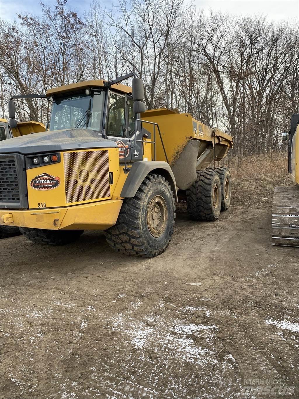 John Deere 410E Karjeriniai savivarčiai