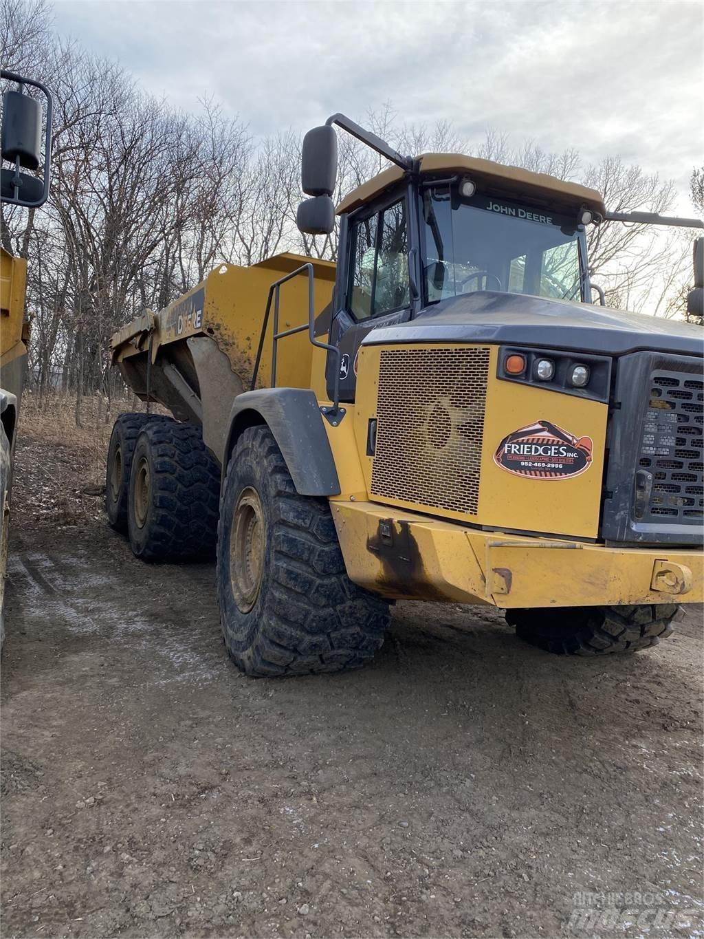 John Deere 410E Karjeriniai savivarčiai
