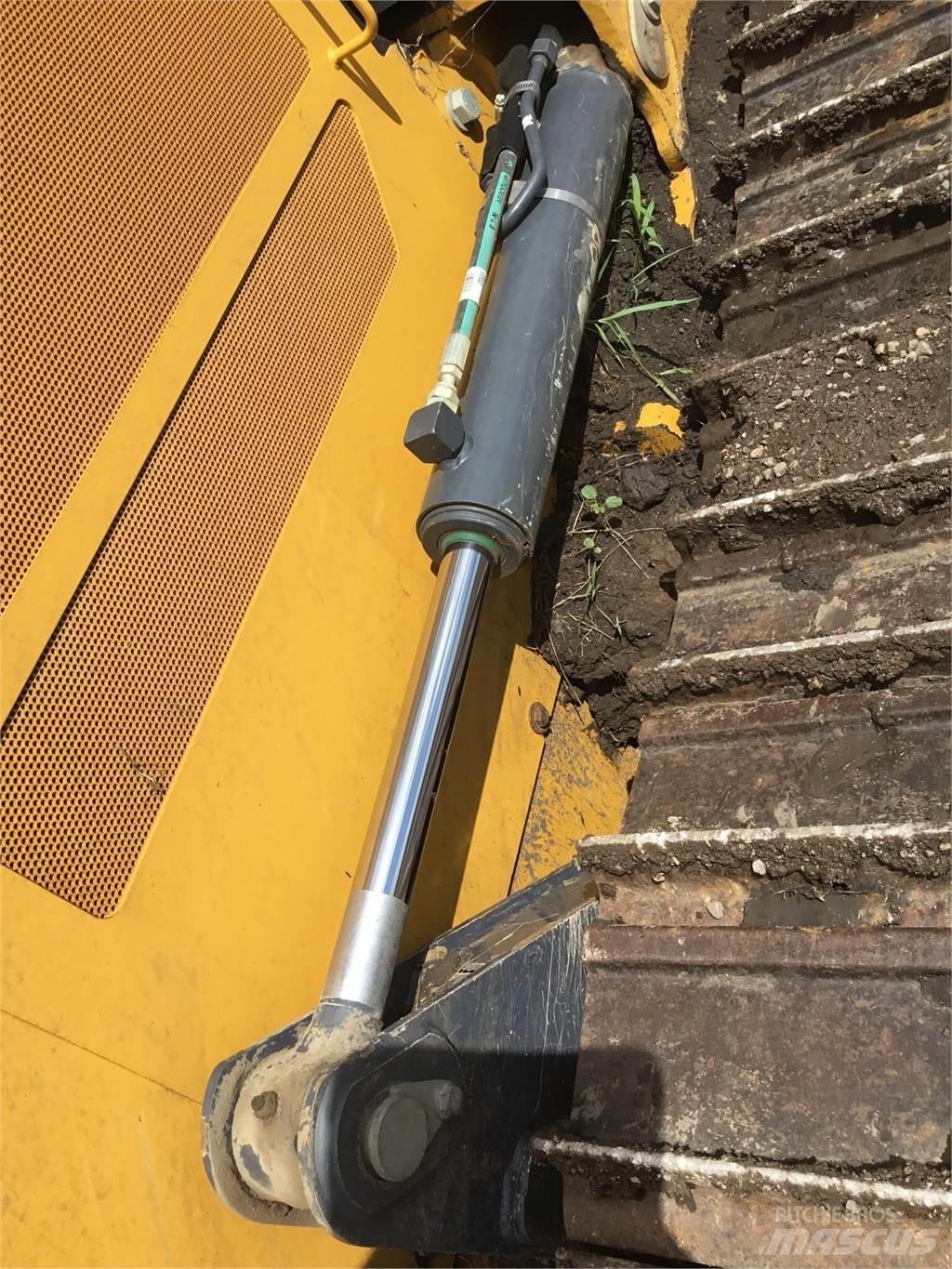 John Deere 450K Vikšriniai buldozeriai
