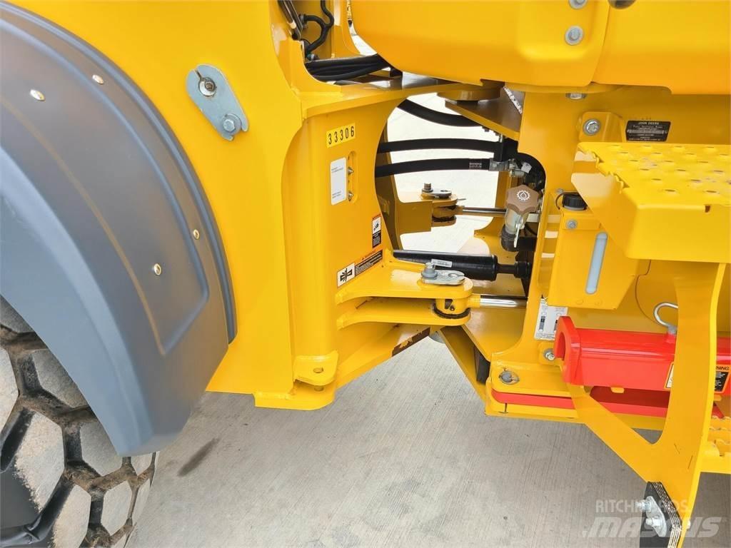 John Deere 524P Naudoti ratiniai krautuvai