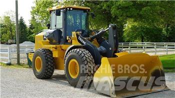 John Deere 524P Naudoti ratiniai krautuvai