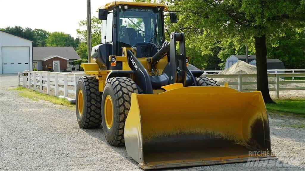 John Deere 524P Naudoti ratiniai krautuvai