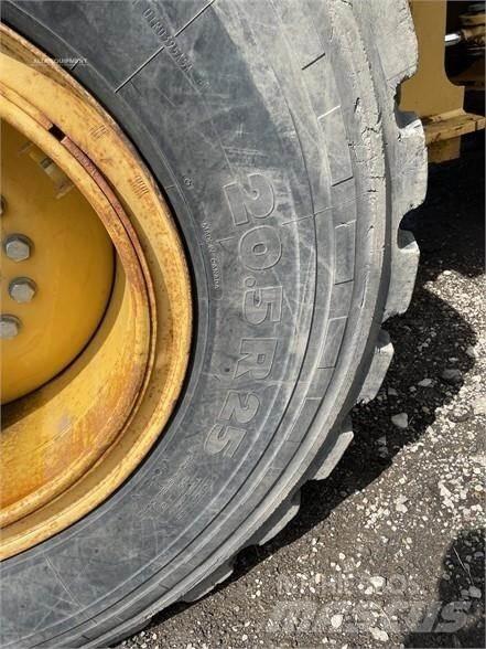 John Deere 544K Naudoti ratiniai krautuvai