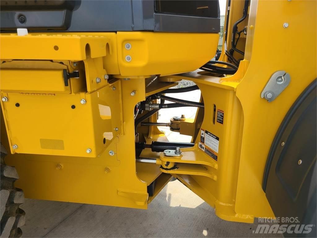 John Deere 544P Naudoti ratiniai krautuvai