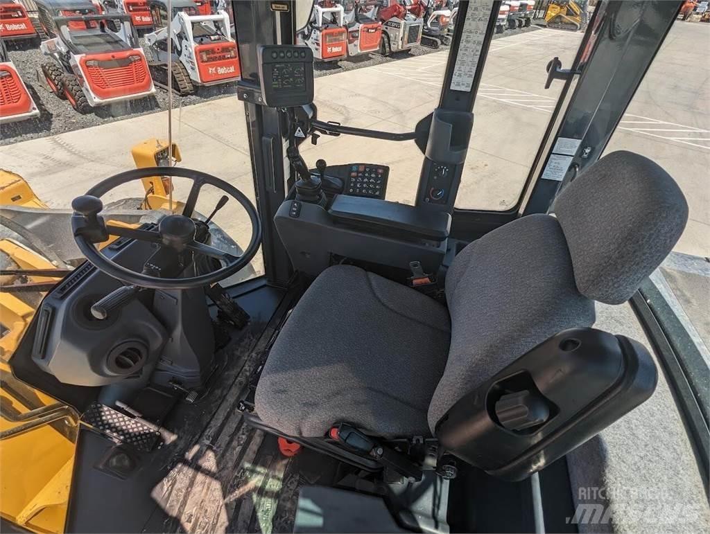 John Deere 644K Naudoti ratiniai krautuvai