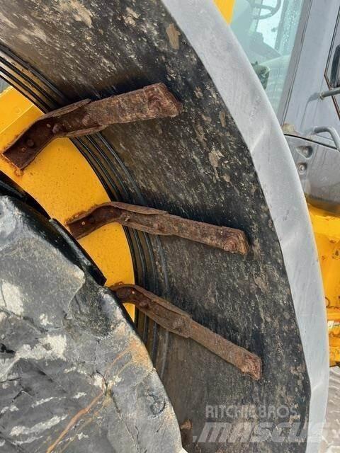 John Deere 644K Naudoti ratiniai krautuvai