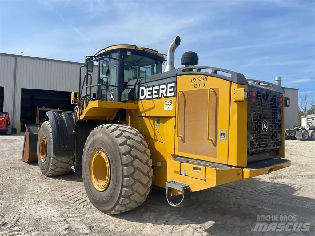 John Deere 744K Naudoti ratiniai krautuvai
