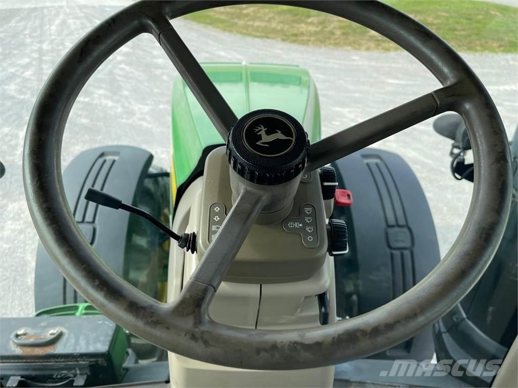 John Deere 8245R Traktoriai