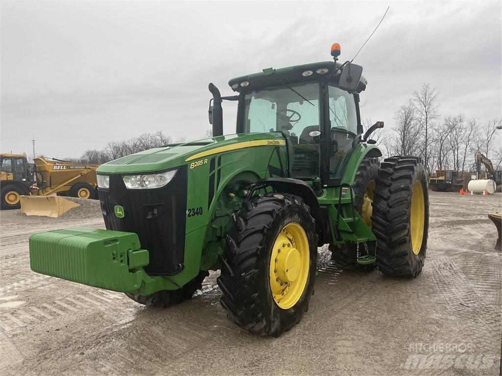 John Deere 8310R Traktoriai