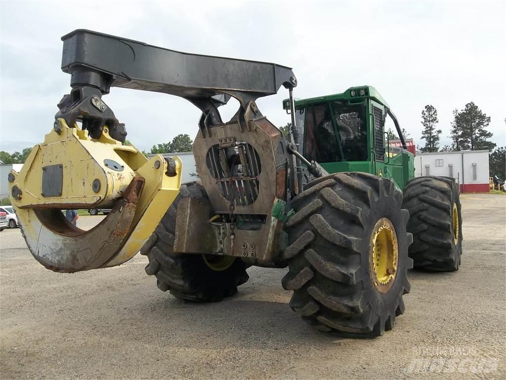 John Deere 848L Skiedrovežiai