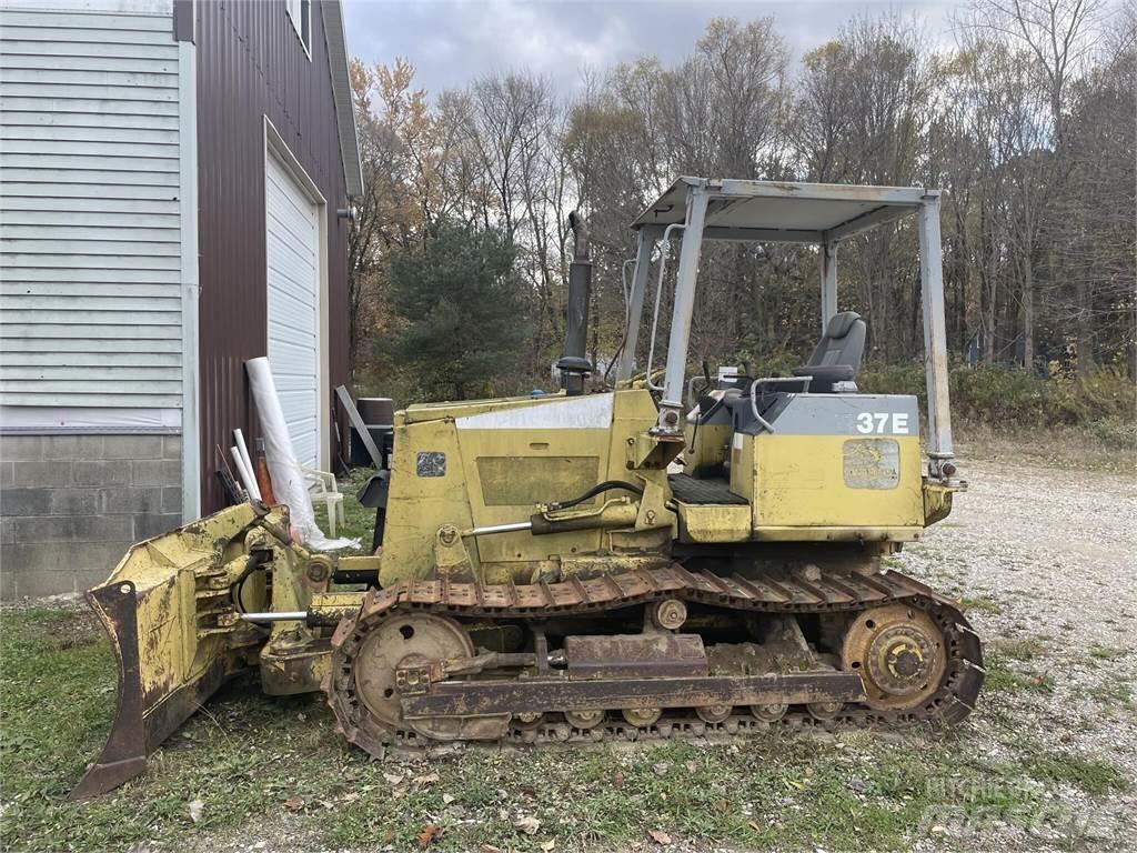Komatsu D37E-5 Vikšriniai buldozeriai