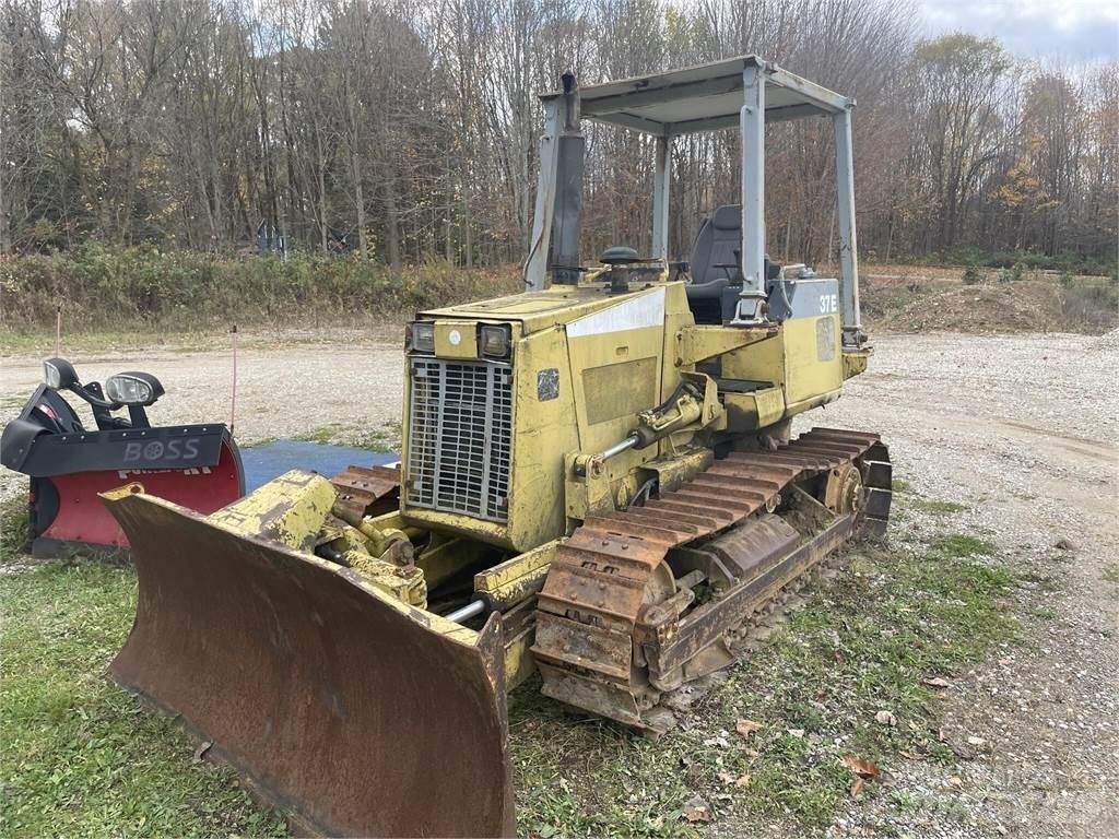 Komatsu D37E-5 Vikšriniai buldozeriai