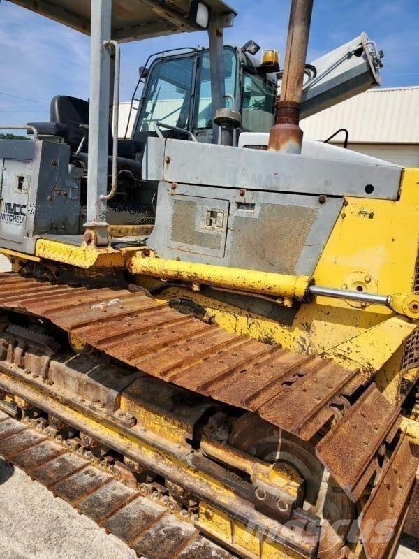 Komatsu D38P-1 LGP Vikšriniai buldozeriai