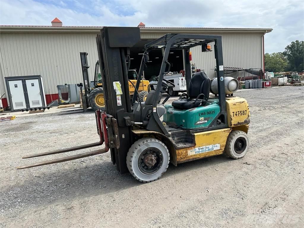 Komatsu FG25T-14 Šakiniai krautuvai - Kita