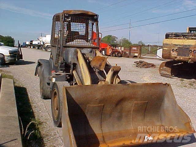 Komatsu WA100 Naudoti ratiniai krautuvai