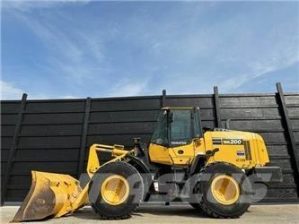 Komatsu WA200-8 Naudoti ratiniai krautuvai