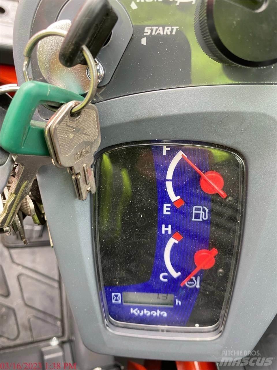 Kubota SSV75 Krautuvai su šoniniu pasukimu