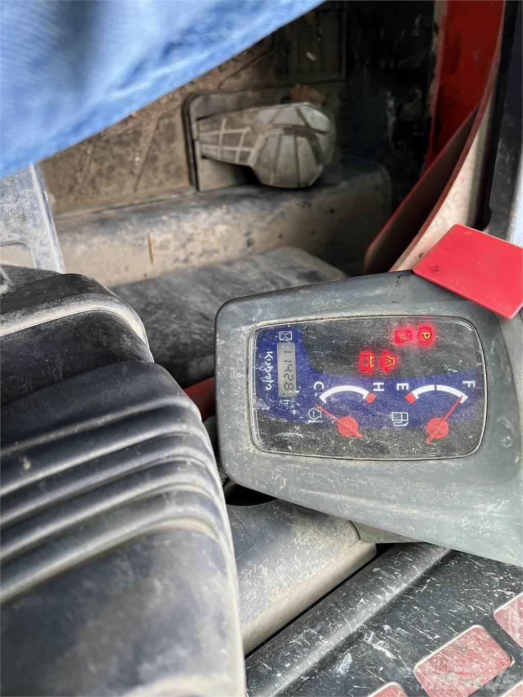 Kubota SSV75 Krautuvai su šoniniu pasukimu