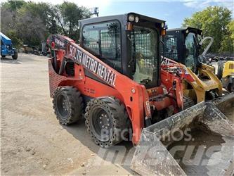 Kubota SSV75 Krautuvai su šoniniu pasukimu