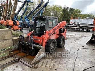 Kubota SSV75 Krautuvai su šoniniu pasukimu
