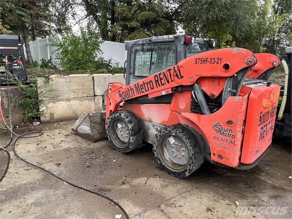 Kubota SSV75 Krautuvai su šoniniu pasukimu