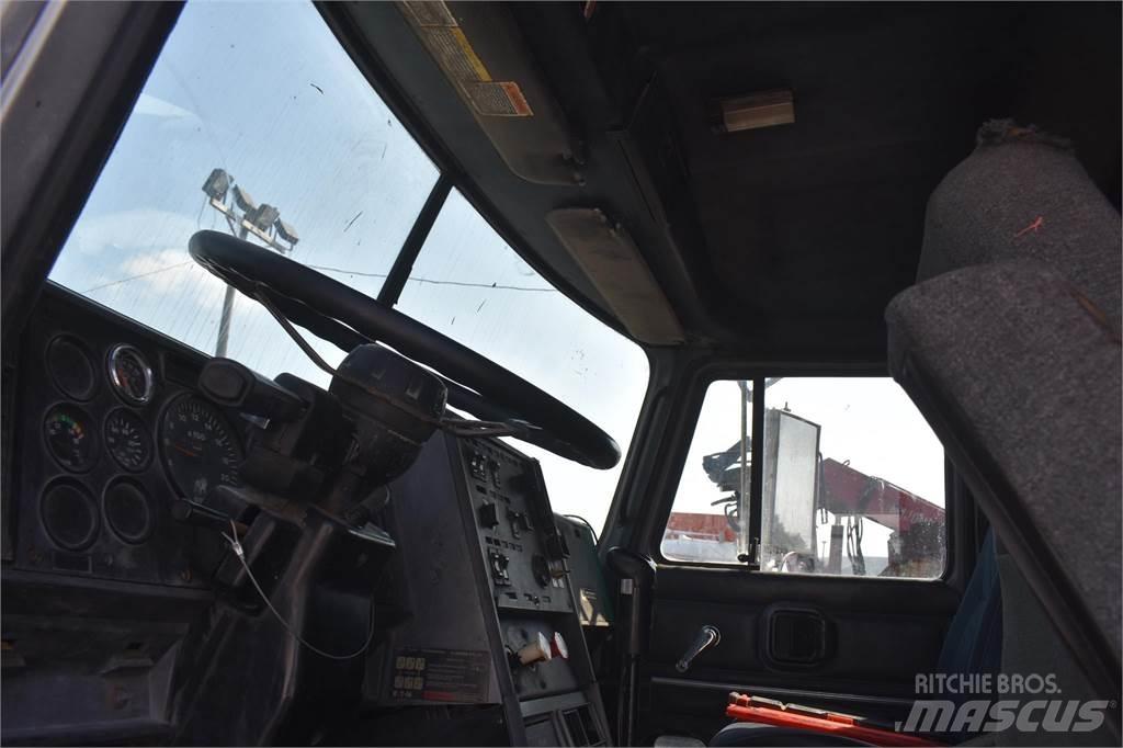 Mack CH613 Savivarčių priekabų vilkikai