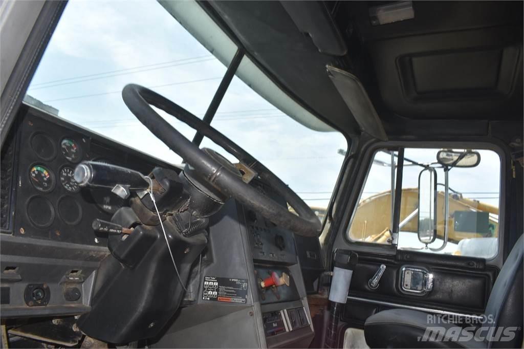 Mack CH613 Automobilinės cisternos