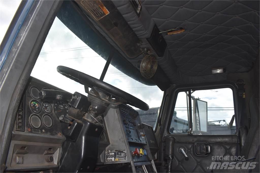 Mack CH613 Savivarčių priekabų vilkikai