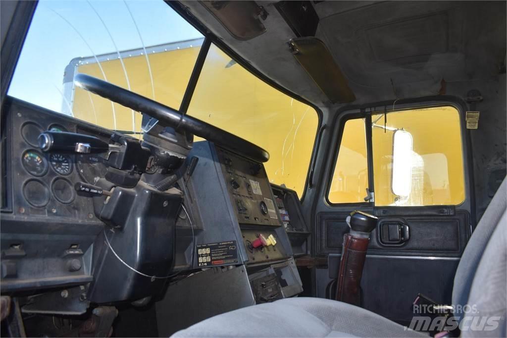 Mack CH613 Savivarčių priekabų vilkikai