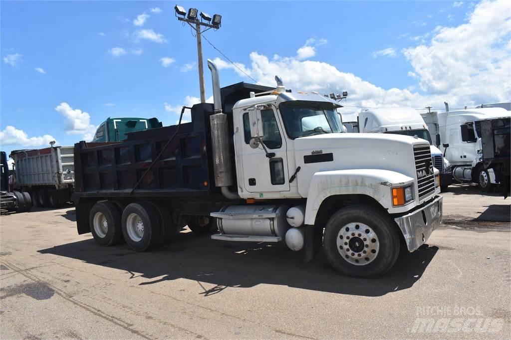 Mack CHN613 Savivarčių priekabų vilkikai