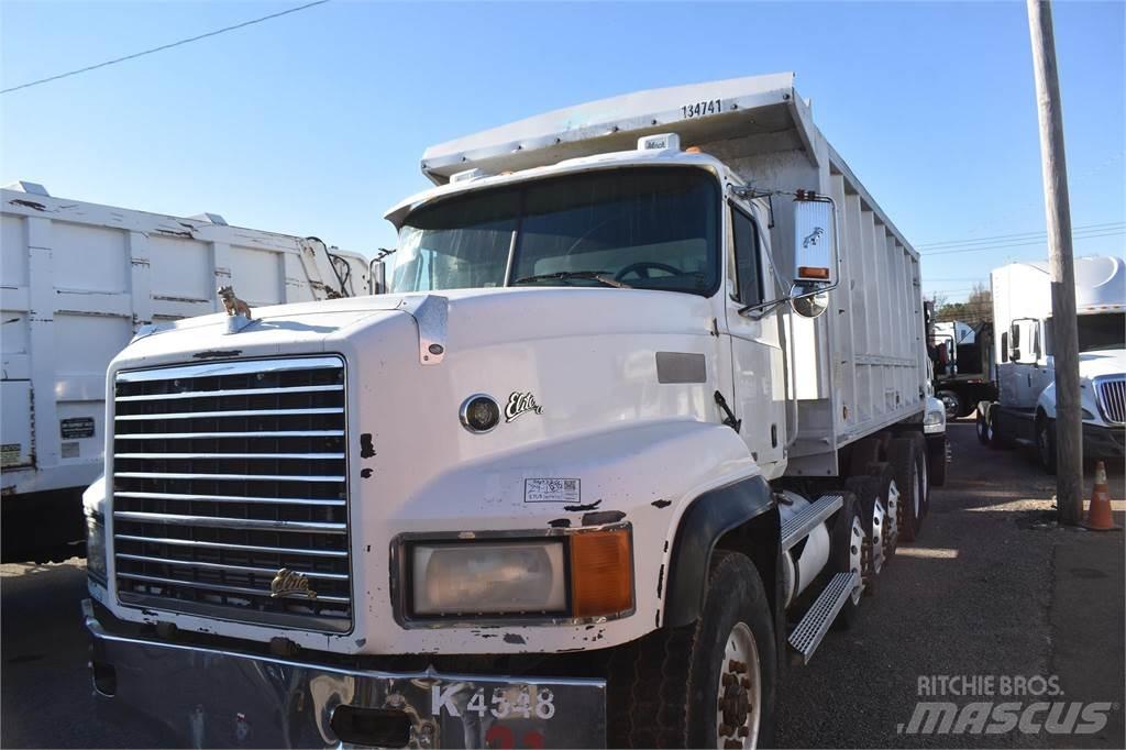 Mack CL713 Savivarčių priekabų vilkikai