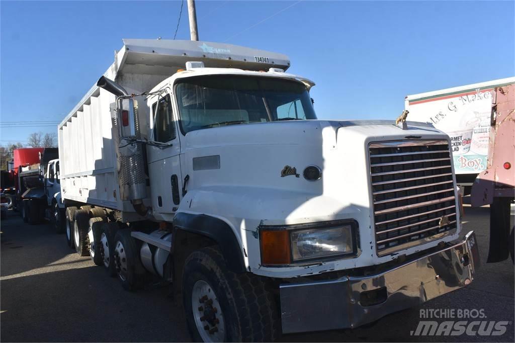 Mack CL713 Savivarčių priekabų vilkikai
