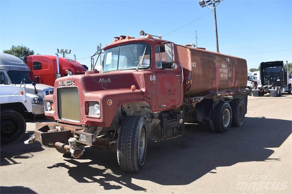 Mack DM685S Automobilinės cisternos