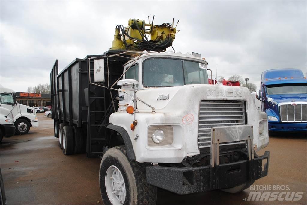 Mack DM690S Automobiliniai kranai