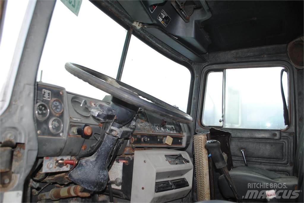 Mack DM690S Automobiliniai kranai