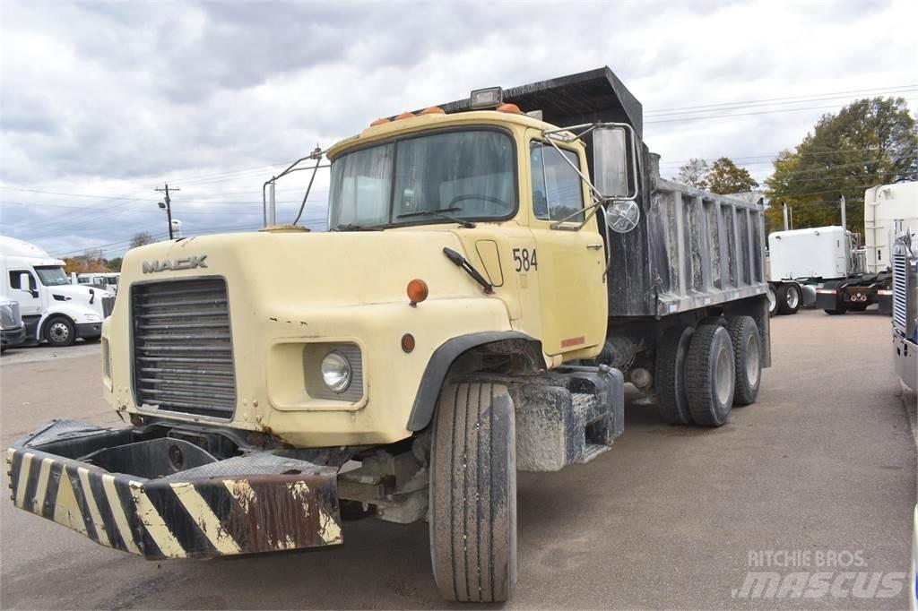 Mack DM690S Savivarčių priekabų vilkikai