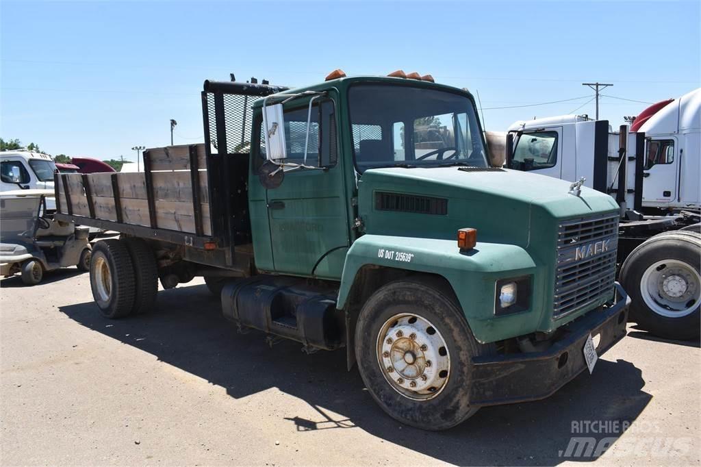 Mack MIDLINER CS200 Savivarčių priekabų vilkikai