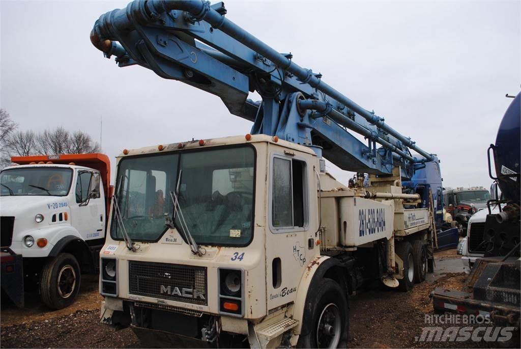 Mack MR686S Betonvežiai