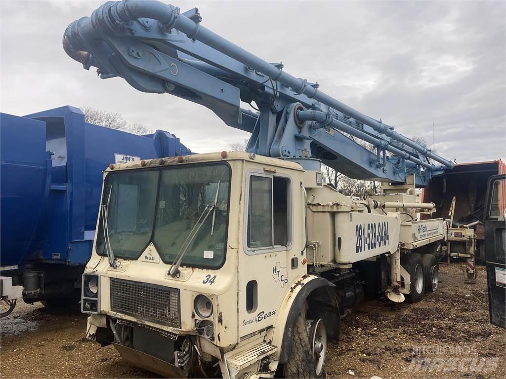 Mack MR686S Betonvežiai