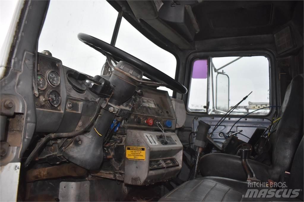 Mack RD688S Automobiliniai kranai
