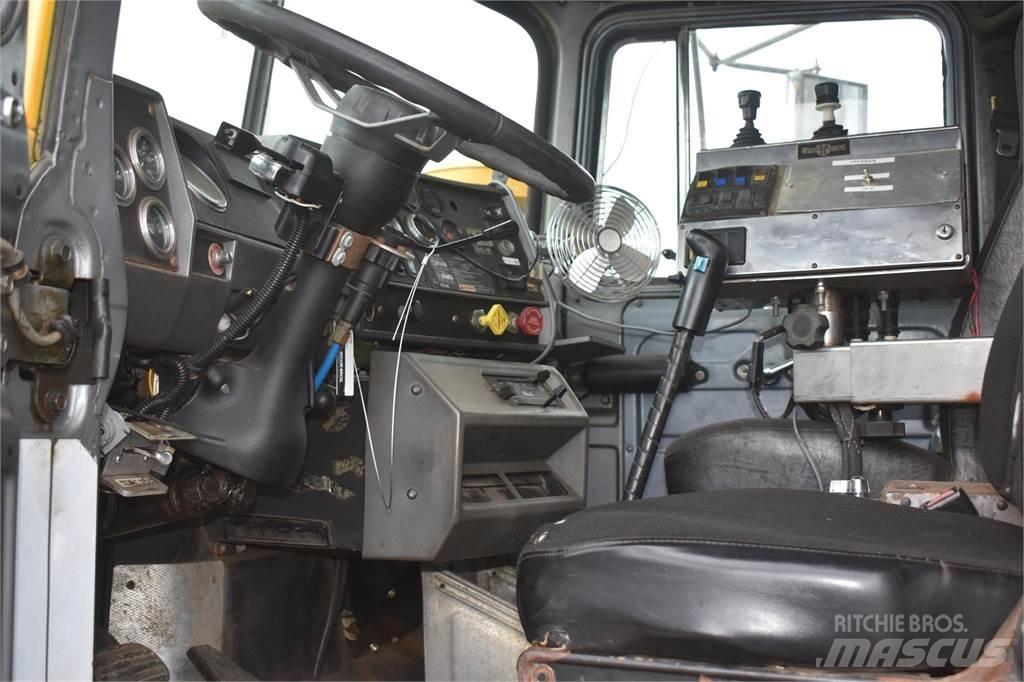Mack RD688S Savivarčių priekabų vilkikai