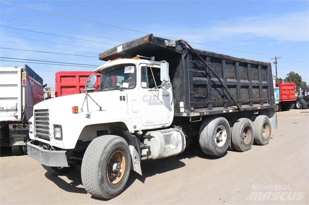Mack RD688S Savivarčių priekabų vilkikai