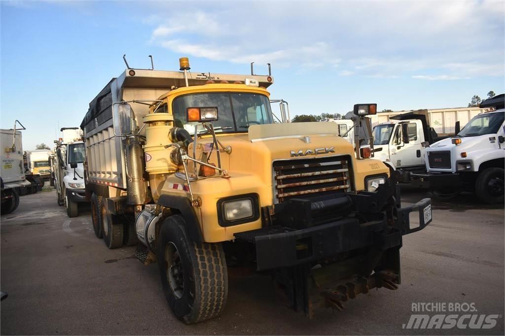 Mack RD688S Savivarčių priekabų vilkikai