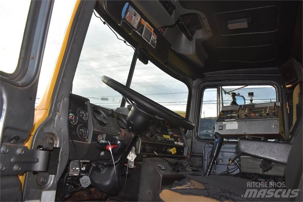 Mack RD688S Savivarčių priekabų vilkikai