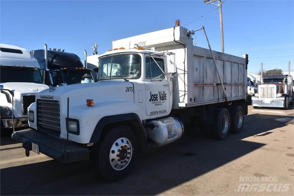 Mack RD688S Savivarčių priekabų vilkikai