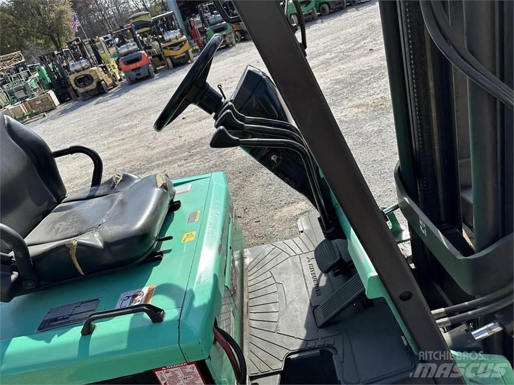 Mitsubishi FBC15K Šakiniai krautuvai - Kita