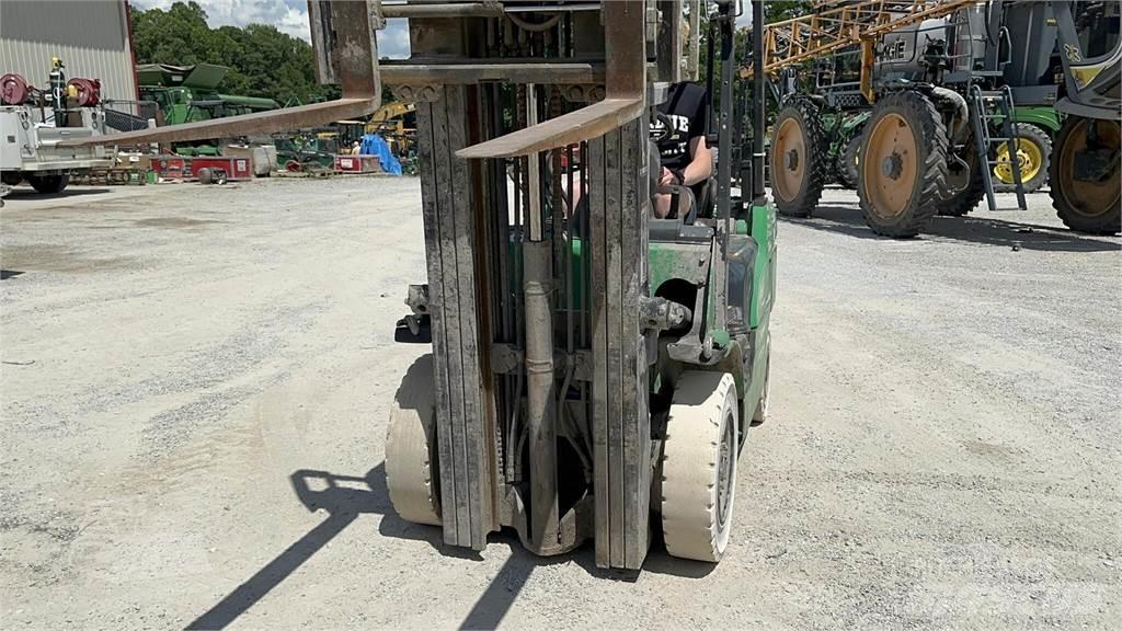 Mitsubishi FG25N Šakiniai krautuvai - Kita