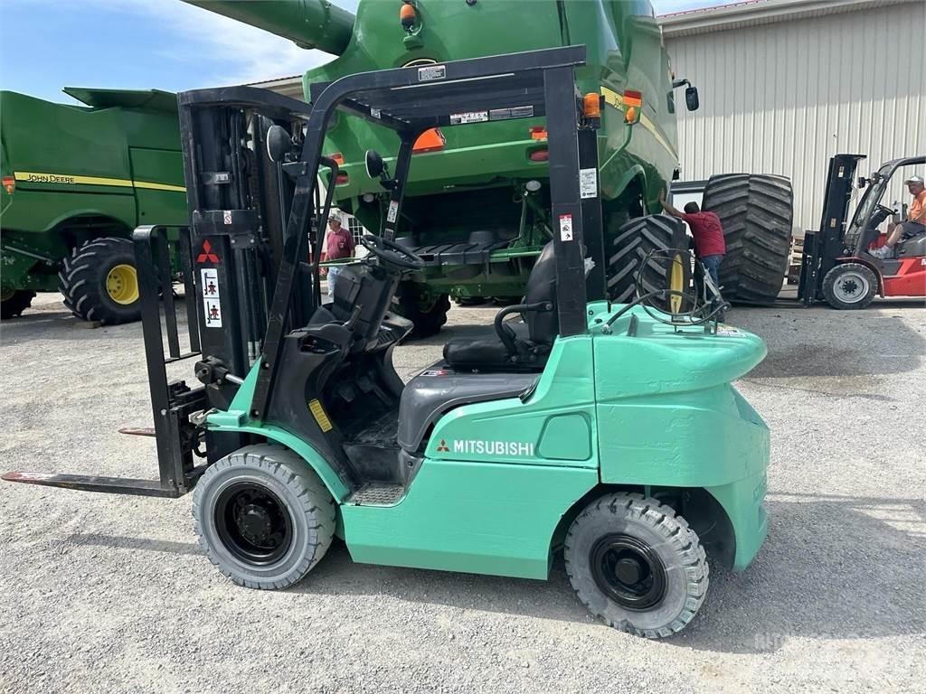Mitsubishi FG25N Šakiniai krautuvai - Kita
