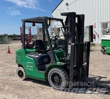 Mitsubishi FG25N Šakiniai krautuvai - Kita