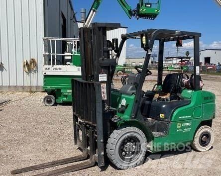Mitsubishi FG25N Šakiniai krautuvai - Kita